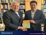 تقدیم کتاب “ایجاد خاورمیانه عاری از سلاحهای کشتار جمعی” به دکتر “محمد جواد ظریف”